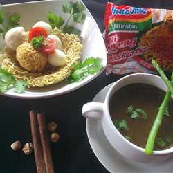 MIE SARANG BURUNG with kuah kaldu ayam (Chicken Stock )